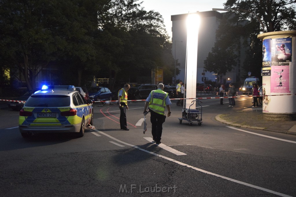 Schwerer VU PKW Rad Koeln Deutz Giessenerstr Betzdorferstr P019.JPG - Miklos Laubert